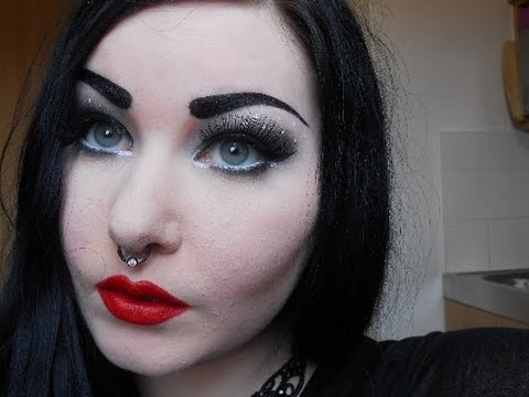 Goth make-up: Contouring 101 - Gothic Angel Clothing