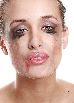 How-To-Do-Makeup-For-Oily-Skin-01