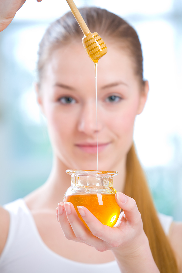 Manuka-Honey-Person1