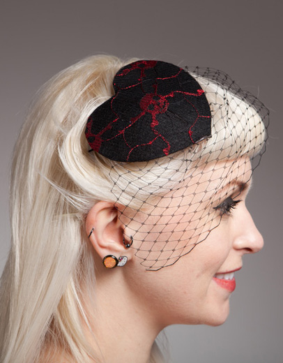gothic-skulls-fascinator-sm